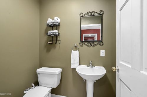 2730 60 St, Fennville MI 49408-9414 exterior