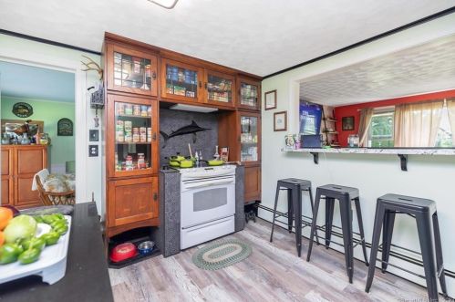 17 Shady Oak Dr, Enfield CT 06082-2311 exterior