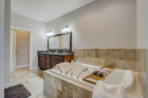 513 Reservoir Ave, Milwaukee WI 53212-3723 exterior