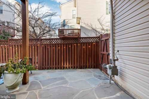 5019 Murtha St, Alexandria VA 22304-8611 exterior