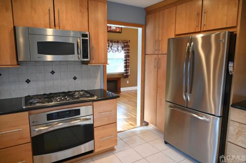 29 Oliver Ave, Edison NJ 08820-3144 exterior