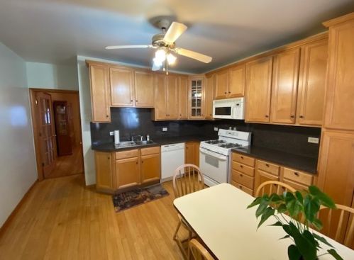 5751 Addison St, Chicago IL 60634-4316 exterior