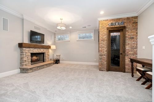 2456 Hutchinson St, Chicago IL 60618-2939 exterior