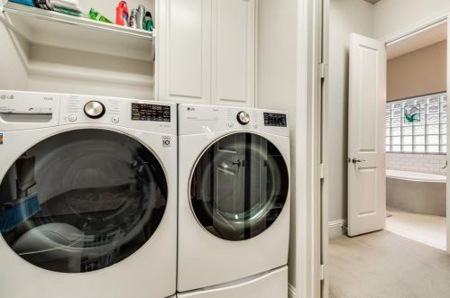 51 Sweet Creek Ln, Fulshear TX 77441-1527 exterior