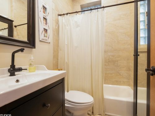 4052 Paulina St, Chicago IL 60613-2520 exterior