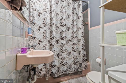 6840 Large St, Philadelphia PA 19149-2109 exterior