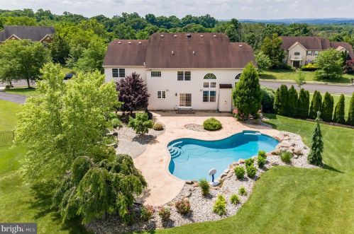 110 Pichelman Rd, Limerick PA 19468-2735 exterior