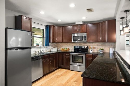 8709 Collingwood Dr, Austin TX 78748-5204 exterior