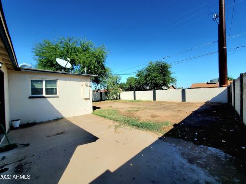 2321 47 Dr, Phoenix AZ 85031-1408 exterior