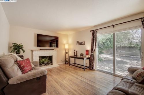 3407 Dormer Ave, Concord CA 94519-1603 exterior