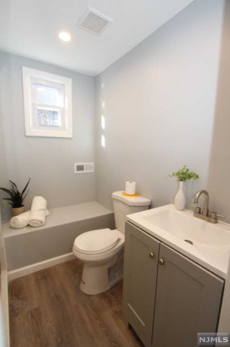 101 Hillside Dr, Paterson NJ  07508-2852 exterior