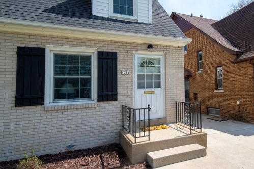 4758 Hollywood Ave, Milwaukee WI 53211-1037 exterior