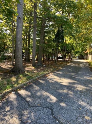 162 Kings Park Rd, Commack, NY 11725-1603