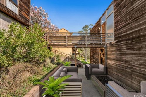 1510 Grizzly Peak Blvd, Berkeley CA 94708-1741 exterior