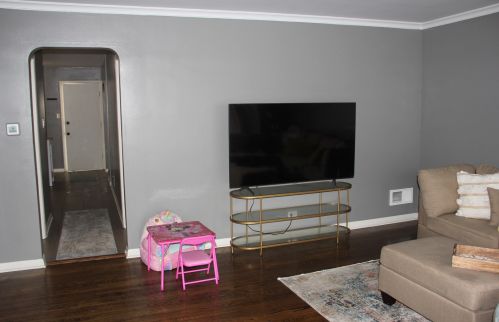 8733 Harper Ave, Chicago IL 60619-4606 exterior