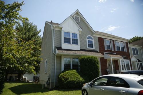 14 Victoria Dr, Chester, PA 19014-1549
