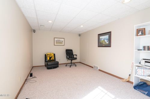 10400 Roger St, Kalamazoo MI 49002-7185 exterior