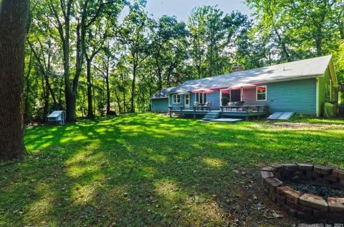 26 Dauria Dr, Seymour CT 06483-2305 exterior