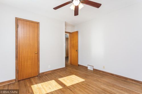 678 Iowa Ave, Saint Paul MN 55106-1015 exterior