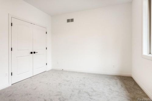 2890 Harrington Rd, Rochester MI  48307-4404 exterior