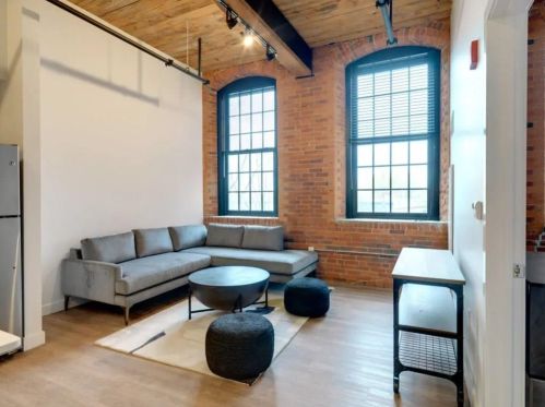 25 Canal Bank Rd, Windsor Locks CT  06096-2344 exterior