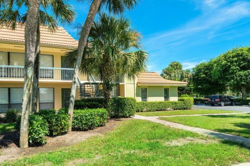 4611 Kittiwake Ct, Boynton Beach FL 33436-5228 exterior