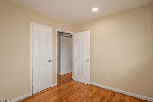 6 Melvin Ave, Iselin NJ 08830-2439 exterior