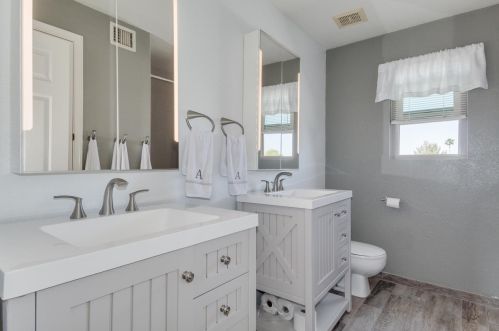 13229 40 St, Phoenix AZ 85018-1601 exterior