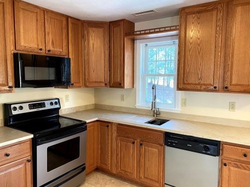 10 Beverly Cv, Worcester MA  01604-2677 exterior