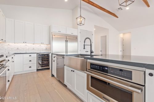 4239 42nd St, Phoenix AZ  85018-4207 exterior