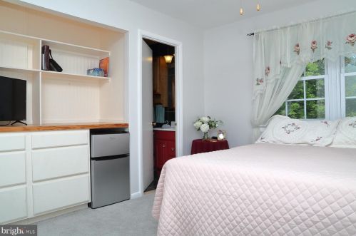 1326 Blue Jay Dr, Lancaster, PA 17601-2743