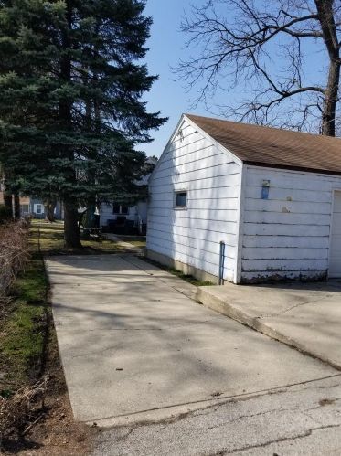 617 Ash St, Waukegan IL 60087-5037 exterior