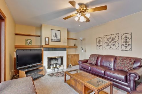 1404 Candlewood Dr, Bull Valley IL 60014-8964 exterior