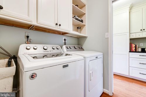 2122 Rampart Dr, Alexandria VA exterior