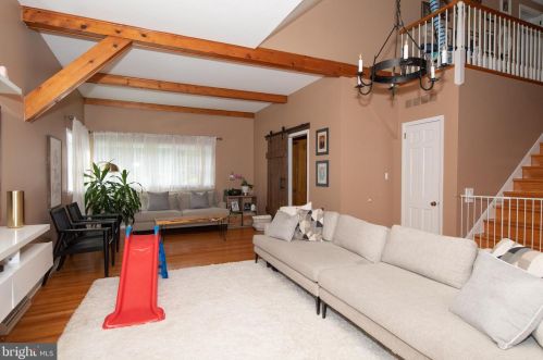 2367 Vly Rd, Huntingdon Valley PA 19006-6007 exterior