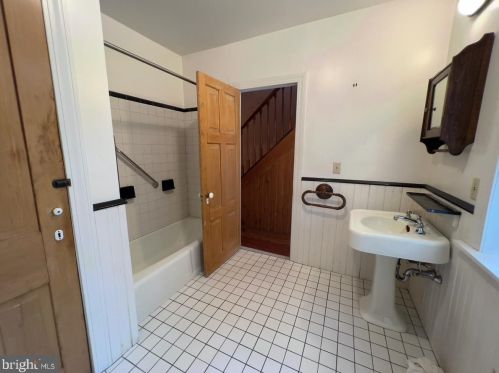 1738 Addison St, Philadelphia PA 19143-1307 exterior