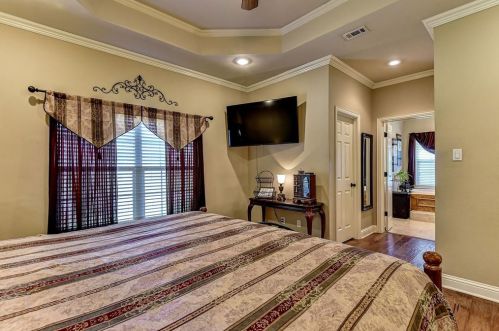 1757 Woodlake Rd, Denison TX 75021-8020 exterior