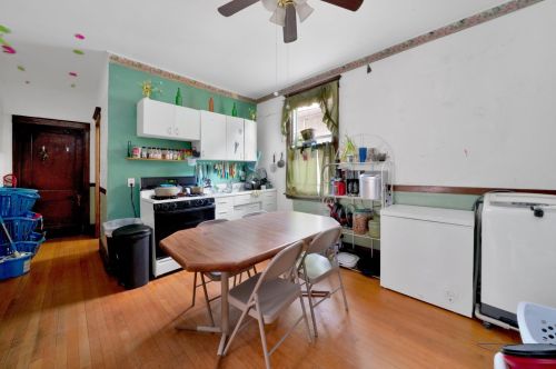 2252 Lawndale Ave, Chicago IL 60629-4345 exterior