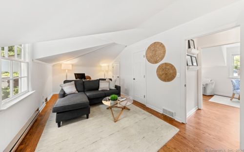 38 Pequot Trl, Westport CT 06880-2930 exterior