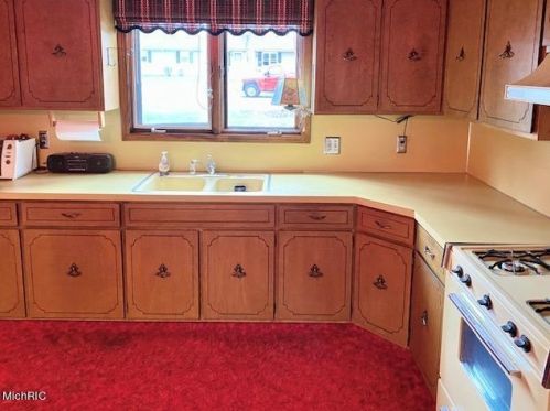 647 Andover St, Grand Rapids MI 49548-7608 exterior