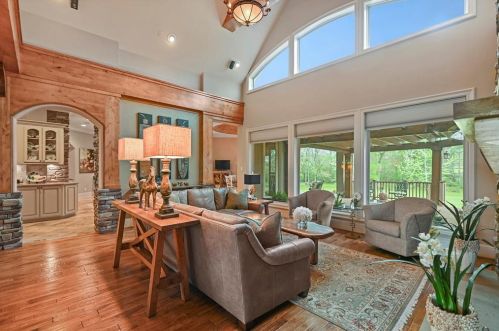 2200 Spg Br Rd, Montgomery TX 77316-2503 exterior