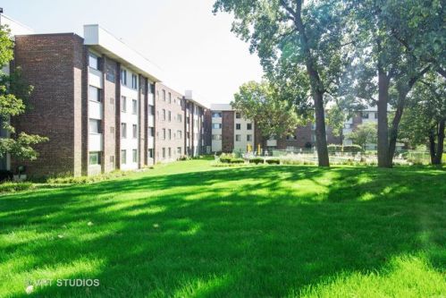 841 York St, Elmhurst IL  60126-4456 exterior