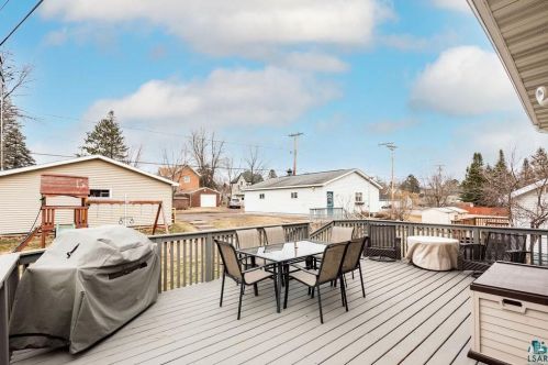 11 3 St, Duluth MN 55805-1727 exterior