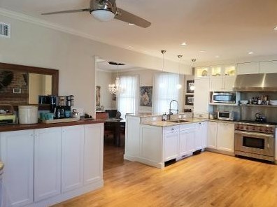 14 Ayrault St, Middletown RI 02840-2771 exterior