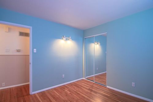 1242 Hyannis Dr, Saint Louis MO 63146-4639 exterior