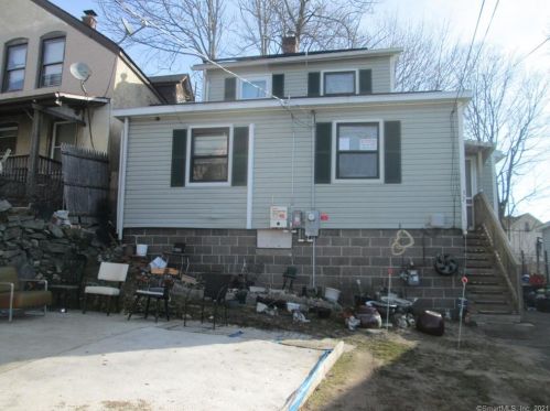 37 Hawkins St, Derby, CT 06418-1507