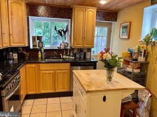 2322 Ellsworth St, Philadelphia PA  19146-2420 exterior