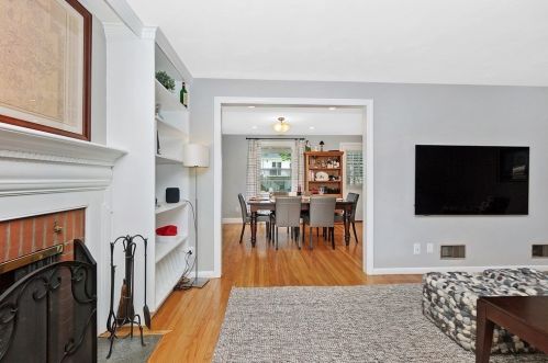 22 Simpson St, Newton MA  02458-2225 exterior