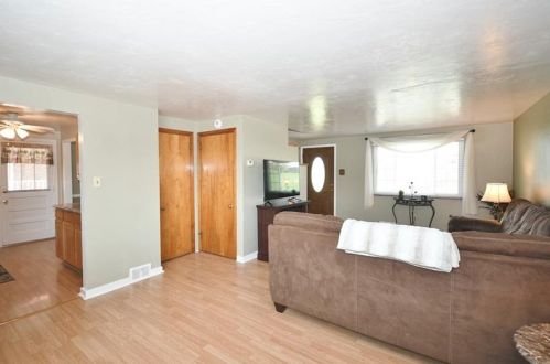 926 Agnew Rd, Pittsburgh PA 15227-3902 exterior