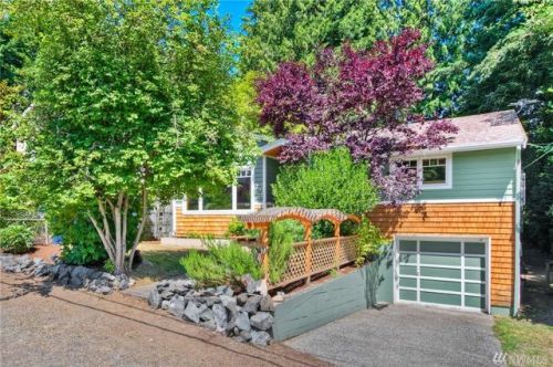 902 174 St, Seattle WA  98155-5036 exterior